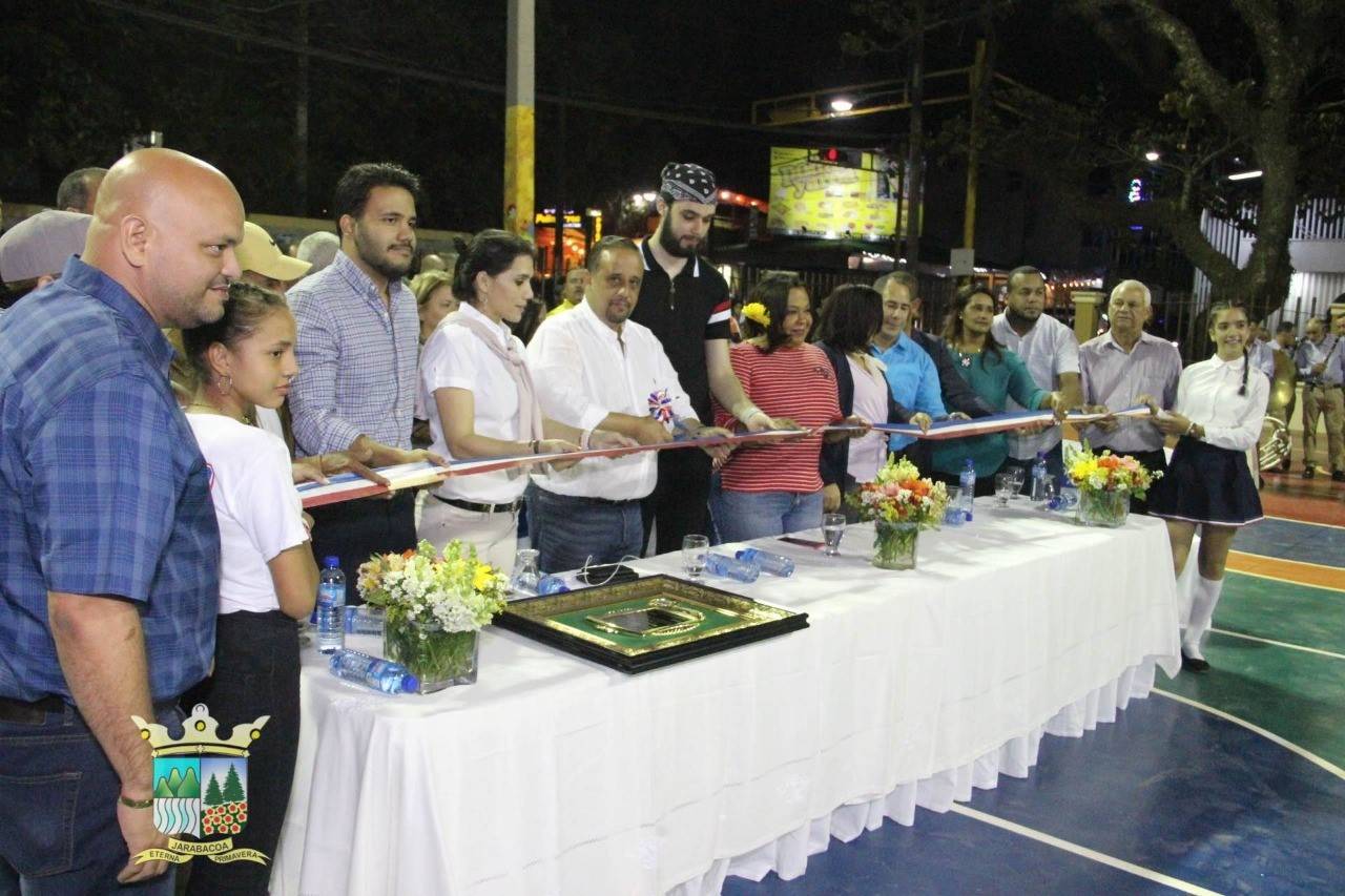 Alcalde de Jarabacoa entrega cancha municipal básketball