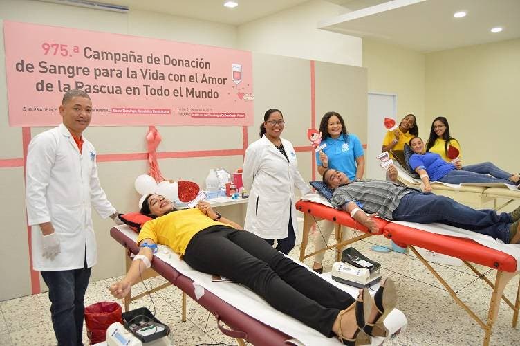 Voluntarios de la Iglesia de Dios y ASEZ donan 100 pintas a Bancos de Sangre