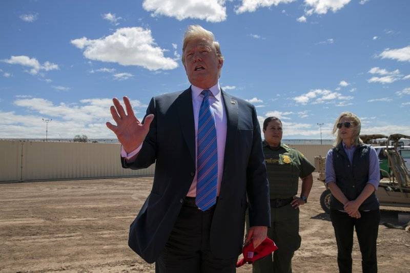 Trump busca solución en frontera, estudia relevo de personal