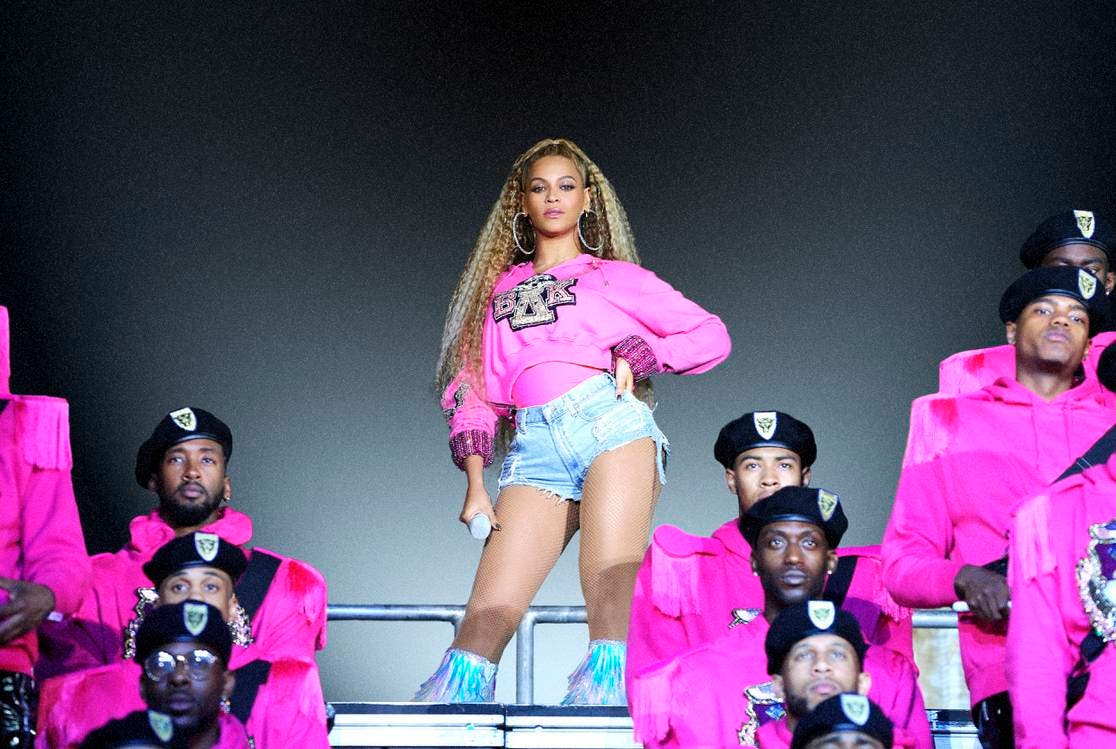Beyoncé lanza nuevo álbum sorpresa