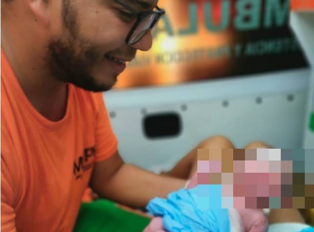 Nace bebé en  una ambulancia de Obras Públicas
