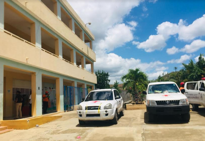 Dos estudiantes heridos tras caer pedazo de pañete en escuela  de Cotuí