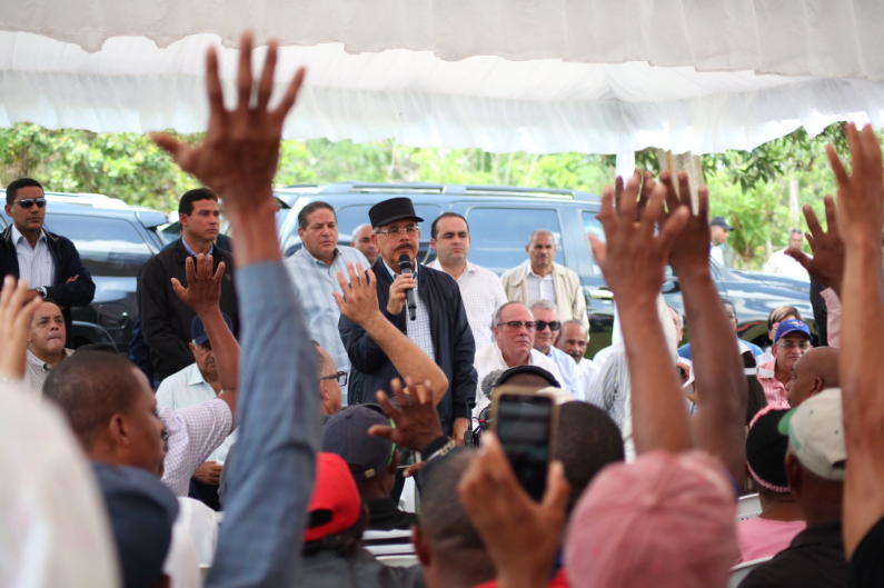 Danilo Medina fomentará cultivo de 6 mil tareas de cacao en Monte Plata