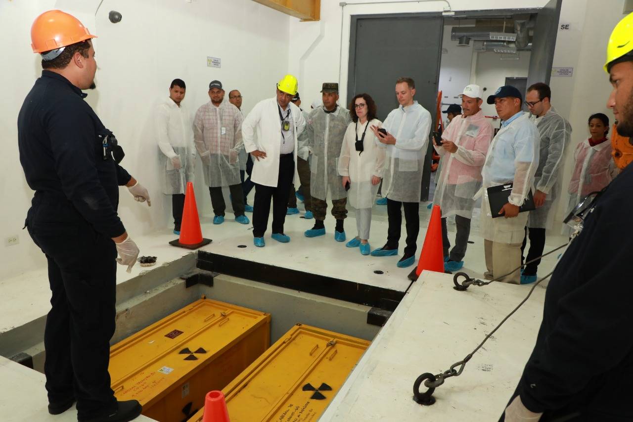 Expertos realizan visita técnica al Centro de Gestión de Materiales Radiactivos de RD