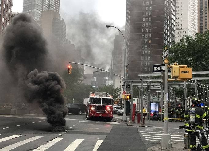 Video: pánico por explosiones subterráneas en Manhattan