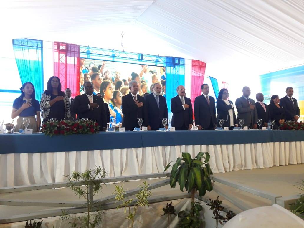 Presidente Medina entrega dos nuevos centros educativos en Pedro Brand