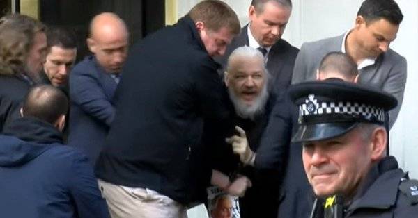 Videos: Detienen al fundador de WikiLeaks, Julian Assange en la embajada de Ecuador en Londres