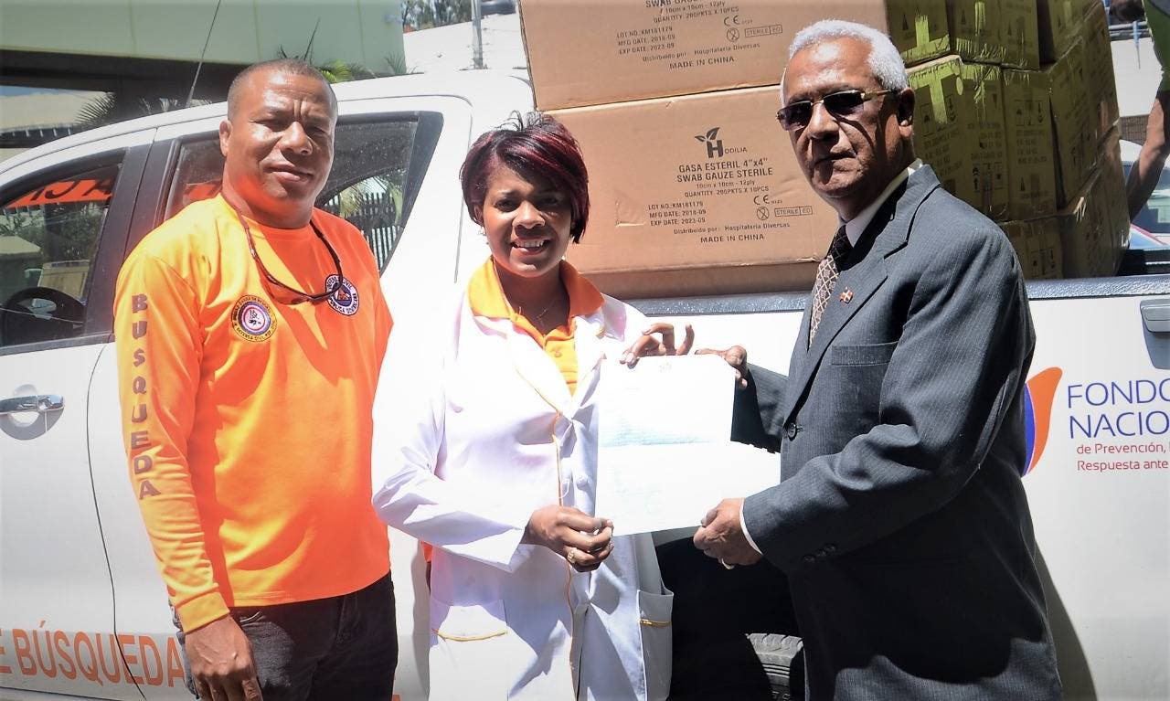 Lotería Nacional entrega medicamentos a la Defensa Civil para operativo Semana Santa