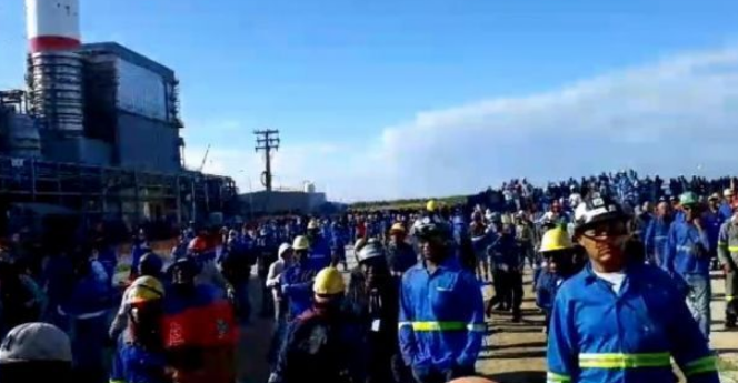Video: Empleados de Punta Catalina disconforme con acuerdo; alrededores de la planta militarizados