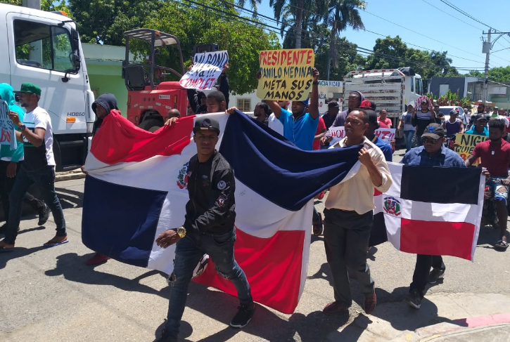 Punta Catalina: Ex empleados marchan en demanda del pago del 100% de los bonos