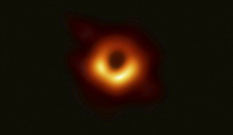 Revelan la primera imagen jamás lograda de un agujero negro