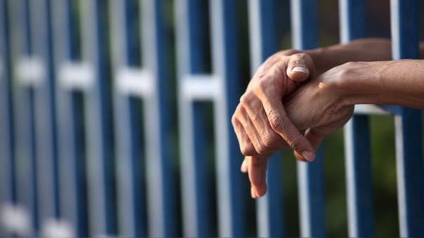 Dictan prisión preventiva a hombre acusado de matar a su esposa en Tamayo