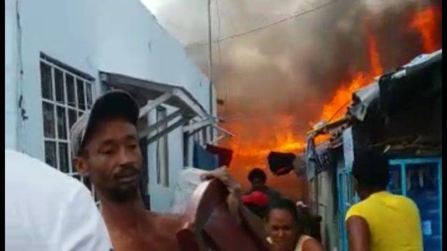 Al menos 30 personas «quedan en la calle» tras incendio afectar sus viviendas en  Verón-Punta Cana