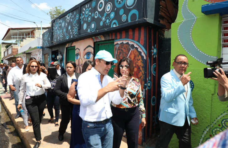 Abel Martínez recorre junto a vicepresidenta Margarita Cedeño los Murales de Ciudad