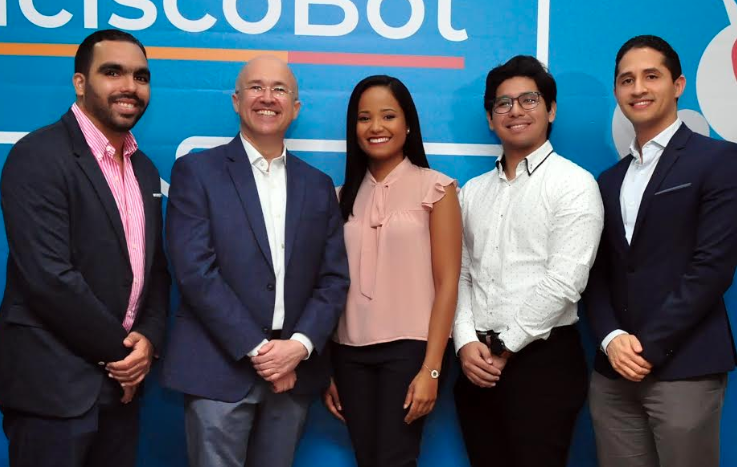 Domínguez Brito presenta el primer robot virtual que funciona en una campaña política en RD
