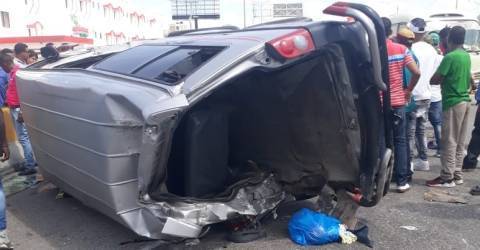Varios heridos en accidente en la autopista Las Américas próximo al puente Juan Carlos