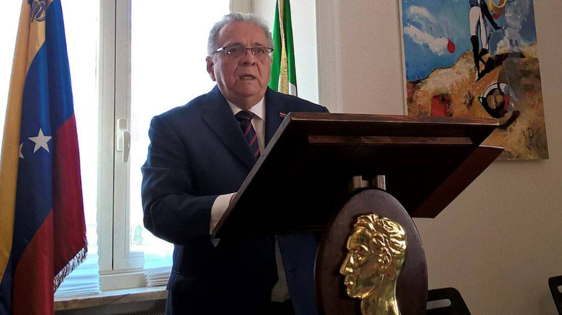 Embajador de Venezuela en Italia renuncia por alegados problemas económicos
