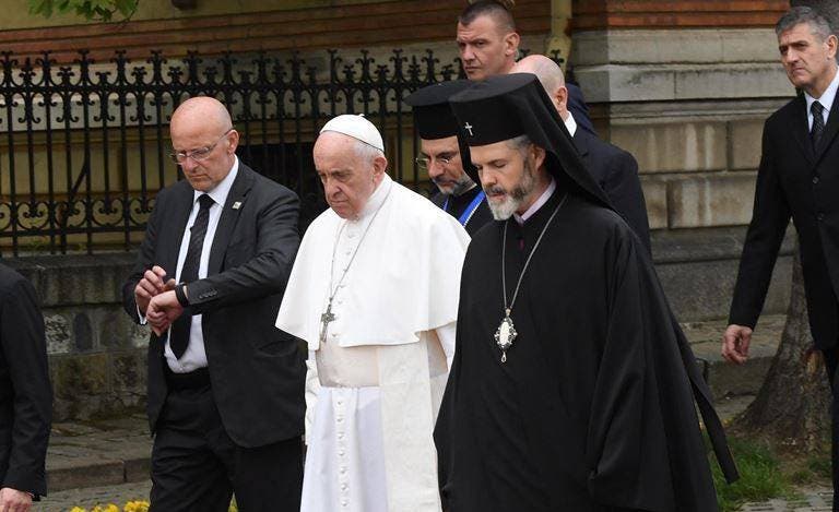 El papa pide a Iglesia ortodoxa caminar juntos para servir a los más pobres