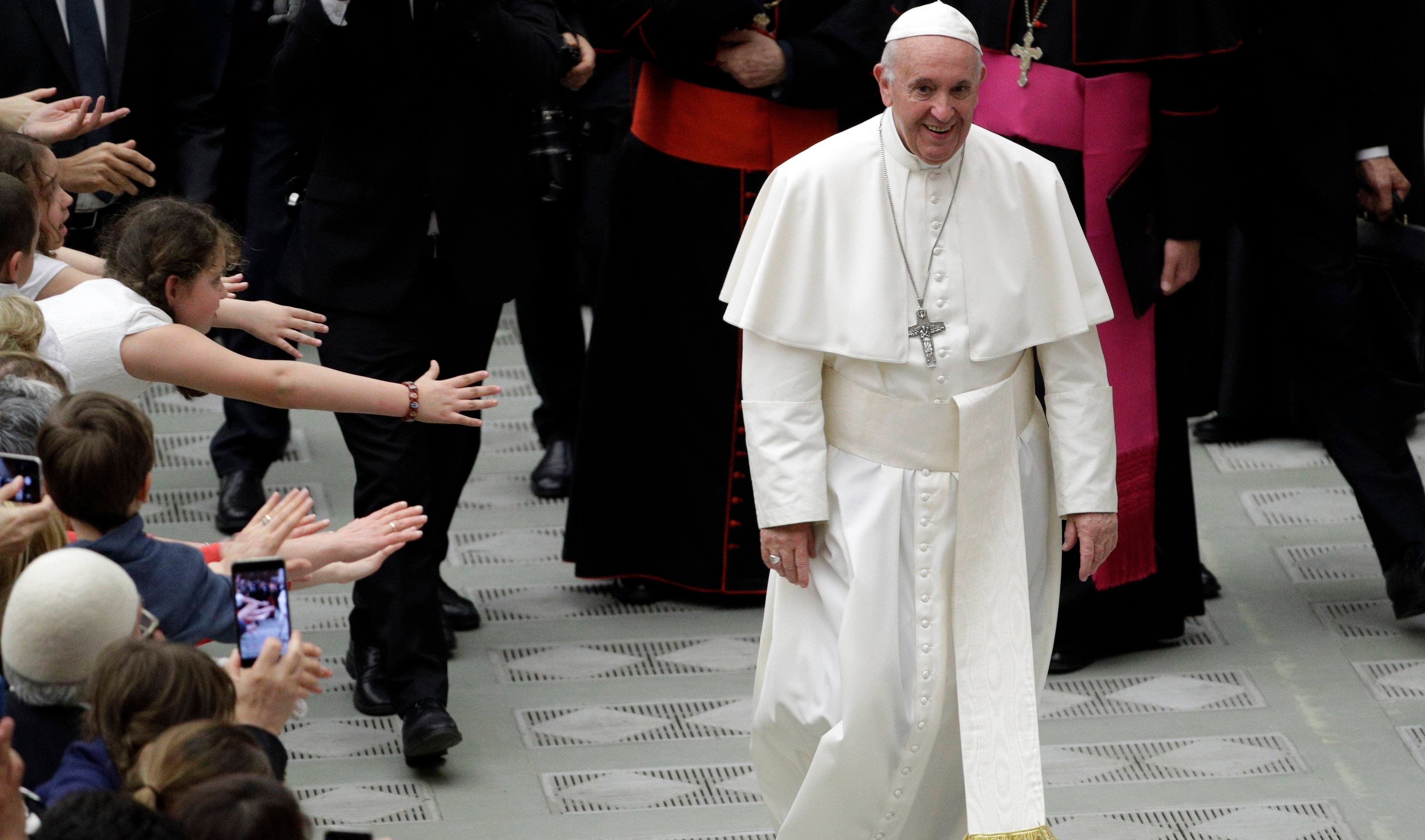El papa dice el aborto nunca se puede perdonar;  señala que equivale a «contratar a un sicario»