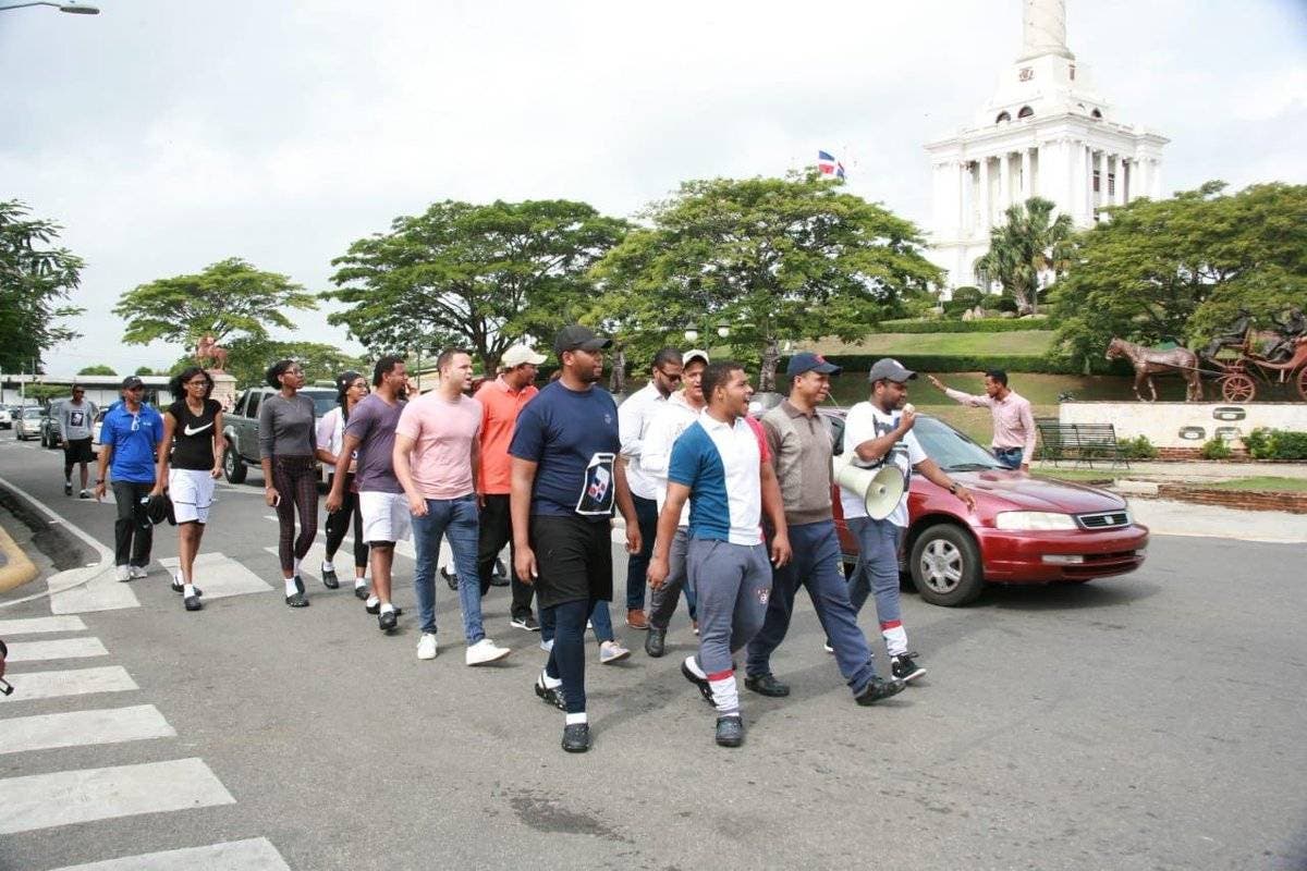 Jóvenes inician peregrinación desde Santiago hacia el Congreso Nacional para «defender la Constitución»