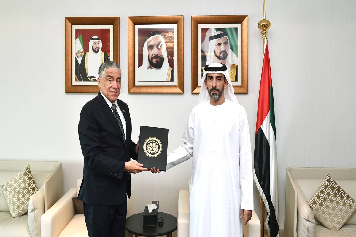 Embajador Soto Jiménez entrega copia de credenciales en Emiratos Árabes