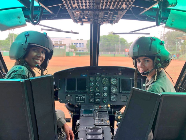 Las oficiales que pilotaron un helicóptero de la FARD por primera vez en la historia del país