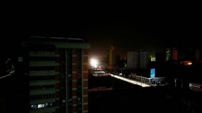 Crisis eléctrica de Venezuela cumple dos meses y persisten los apagones