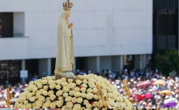 Más de 200.000 fieles culminan la peregrinación de mayo a Fátima