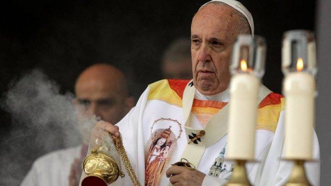 El papa anima en Rumanía a acabar con los “viejos y actuales rencores»