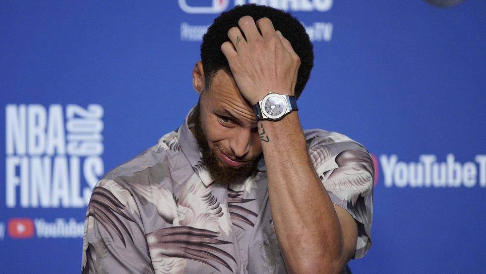 Stephen Curry: “Hay que quitarse la gorra ante los jugadores de los Raptors»