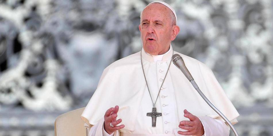Francisco a los nuncios: no se critica al papa a sus espaldas»