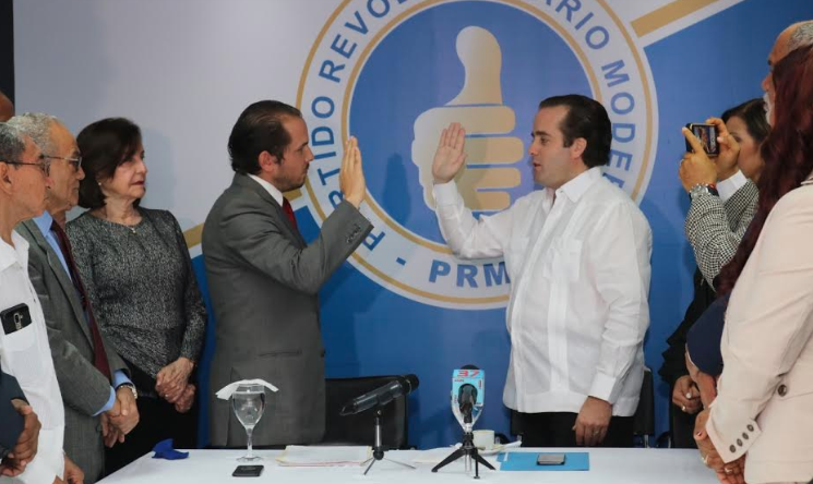 Claudio Caamaño se juramenta en el PRM; pide unir fuerzas  para derrotar monopolio del poder