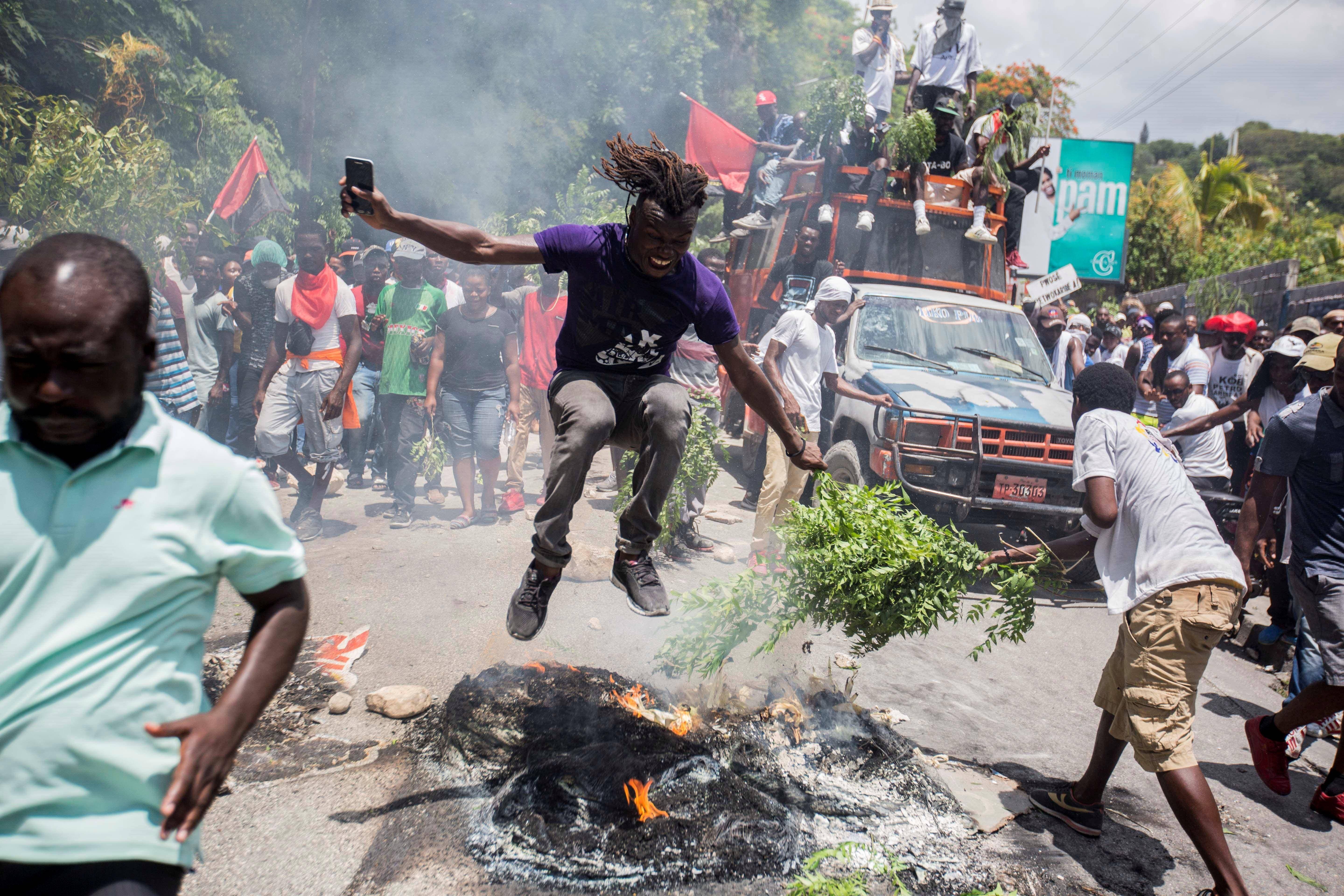 La capital de Haití se paraliza tras violentas manifestaciones que dejaron al menos dos muertos