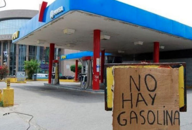Venezuela podría quedarse sin gasolina en un mes, según trabajadores petroleros