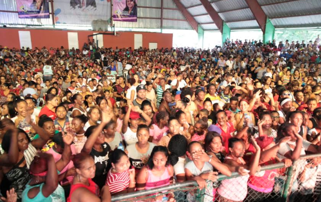 Agasaja a miles de madres de Santo Domingo Norte