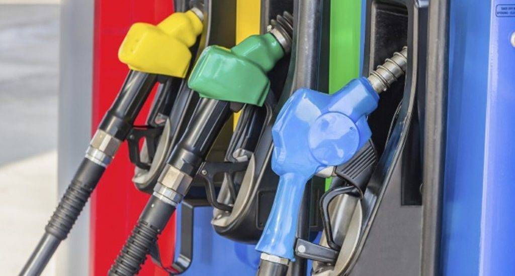 Gobierno congela precio de principales combustibles; sube otros hasta RD$46