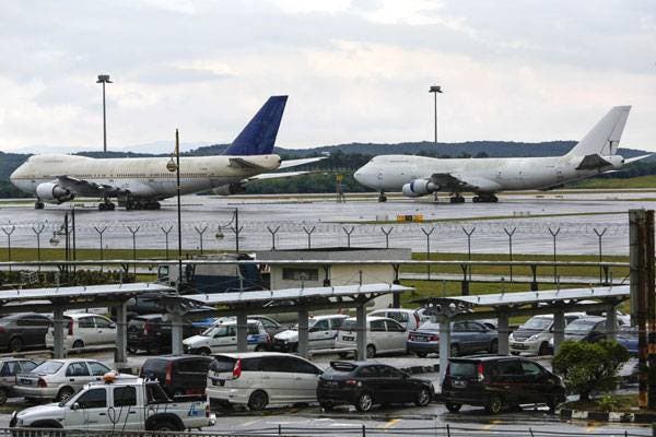 Retiran aviones abandonados en aeropuertos