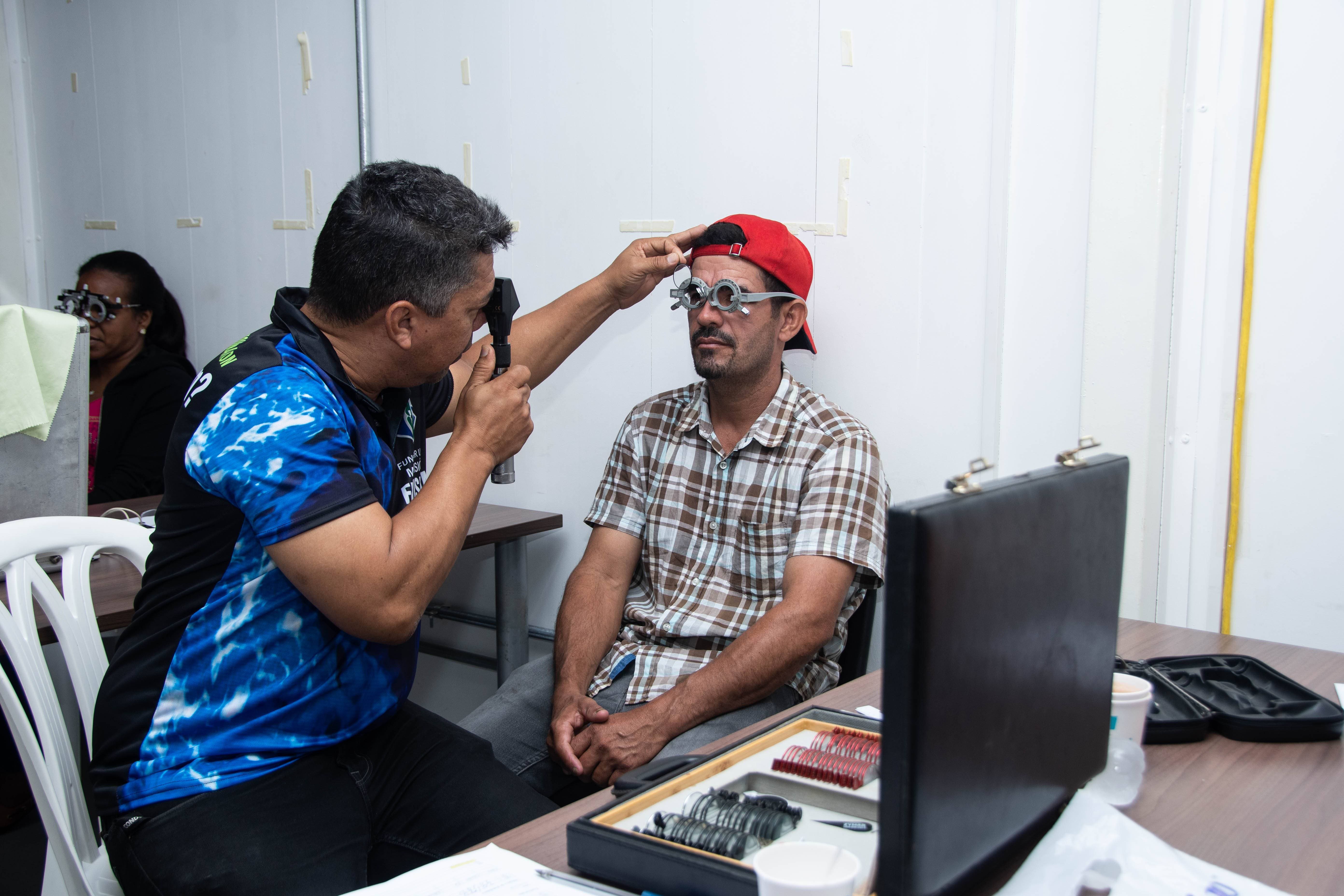 Barrick Pueblo Viejo realiza operativo oftalmológico en Sánchez Ramírez