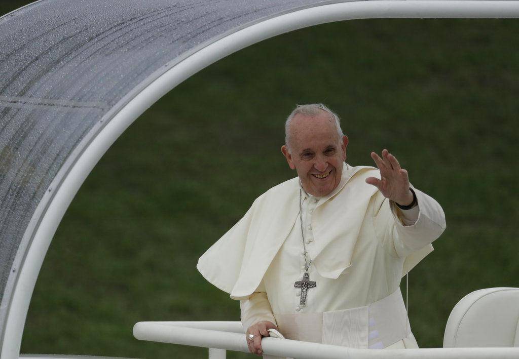 Papa aprueba milagro de difunto arzobispo Sheen de EEUU