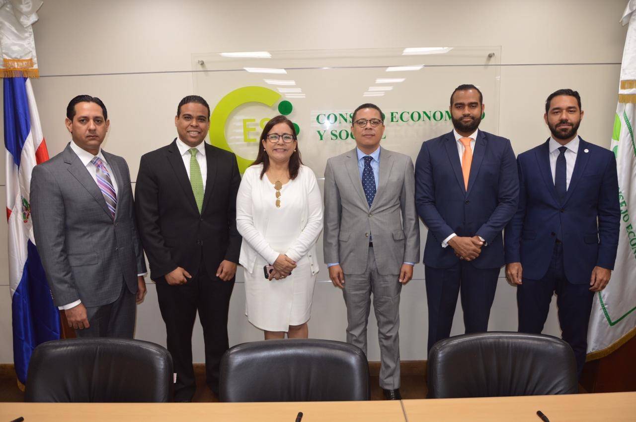 Consejo de Desarrollo Económico y Social de Santo Domingo sostiene reunión con dirección ejecutiva del CES