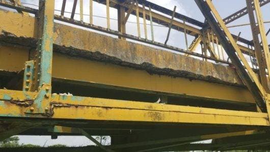 Advierten puente sobre el río Camú podría derrumbarse