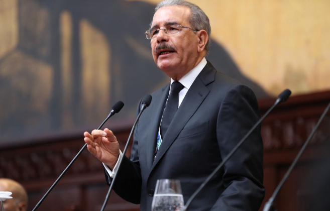 Danilo Medina se reúne con «sangre nueva» en el Palacio Nacional