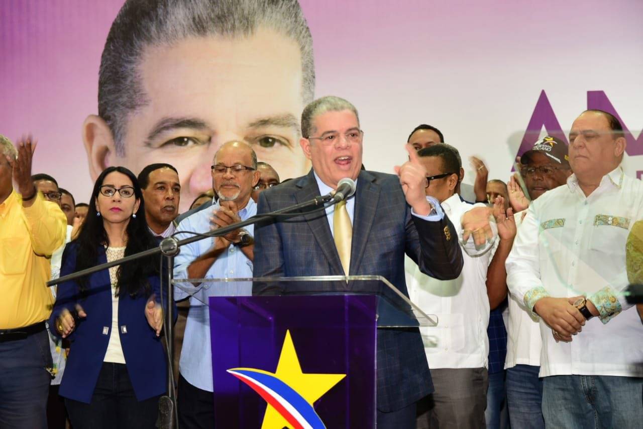 Amarante Baret afirma es falsa lucha de Leonel Fernández en defensa de la Constitución