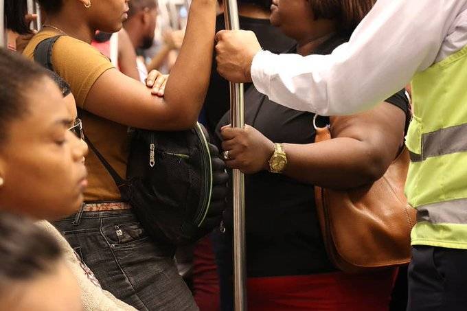 Video: Usuarios del Metro y Teleférico reaccionan a prohibición de expresiones religiosas