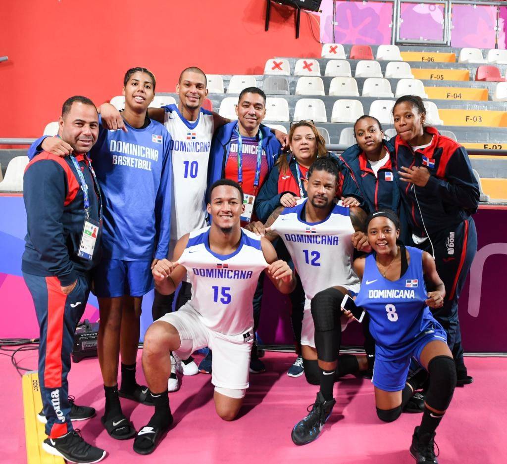 Equipo femenino y masculino del baloncesto 3×3 ganan medalla de bronce para RD