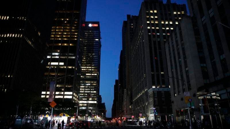 Blackout hits midtown Manhattan