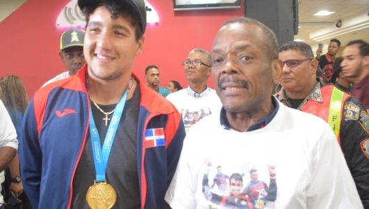 Boca Chica recibe a medallista Roberto Pigozzi