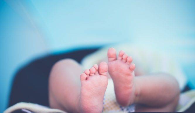 El Ministerio de Salud Pública confirmó hoy que un bebé de siete meses y otros dos niños entre uno y dos años de edad han dado positivo al coronavirus en República Dominicana.