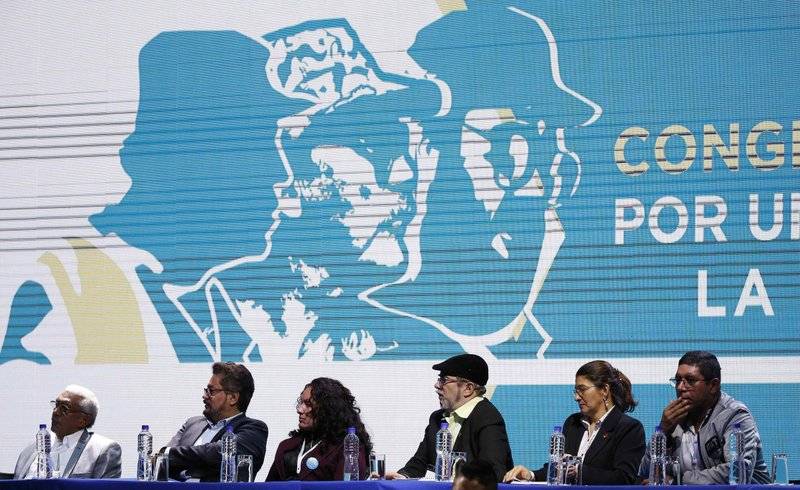Rearme de exrebeldes de las FARC supone un revés para la paz en Colombia y ofrece un objetivo a quienes buscan derrocar a Nicolás Maduro