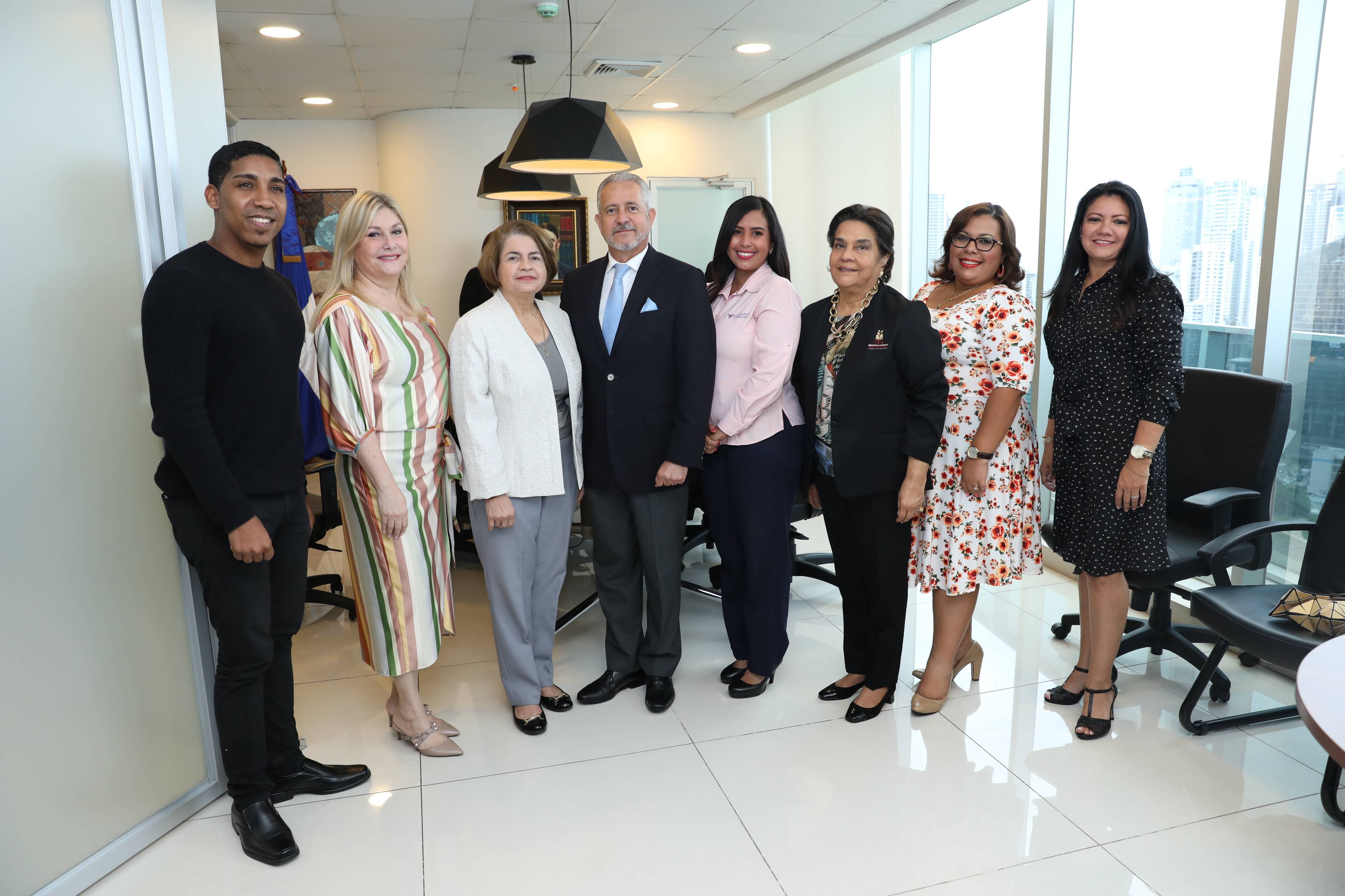 Embajada dominicana en Panamá reconoce varias instituciones por su entusiasta colaboración